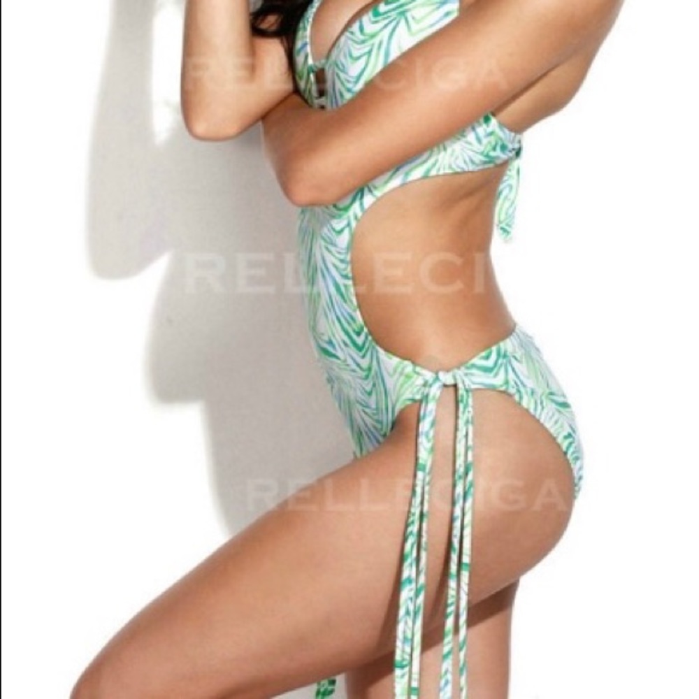 Swimsuit - Picture 2 of 6